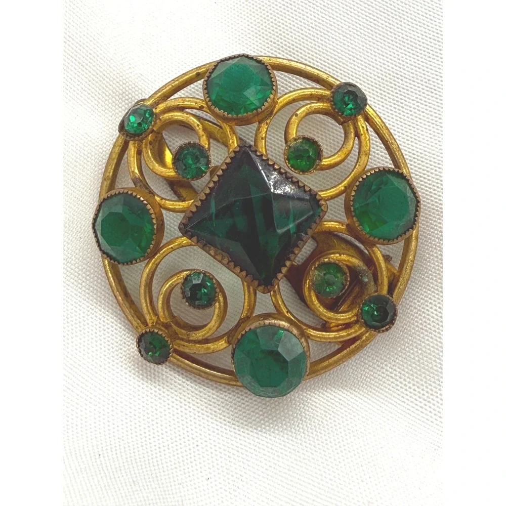 Vintage Emerald Green Glass Gold Tone Scrollwork Edwardian Dress Clip